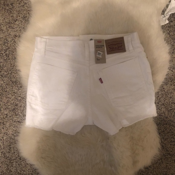 NWT Levi’s White High Waisted Shorts - Picture 3 of 5